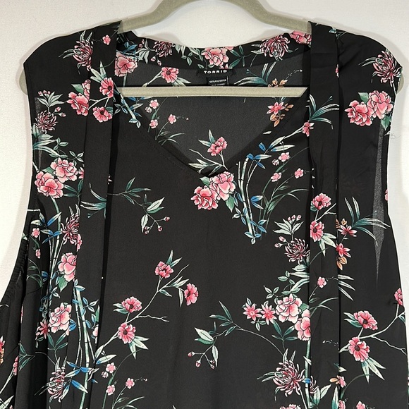 Torrid Black & Pink Floral Tie Georgette Tie Chiffon Tank Top Blouse - Picture 5 of 9